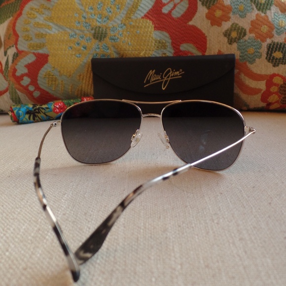 Maui Jim CLIFF HOUSE Silver Titanium Frame w/ Neutral Grey Lens - Picture 8 of 9
